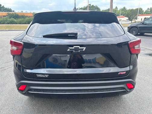 Mosaic Black Metallic 2025 Chevrolet Trax 1RS