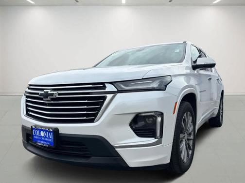 Iridescent Pearl Tricoat 2023 Chevrolet Traverse Premier