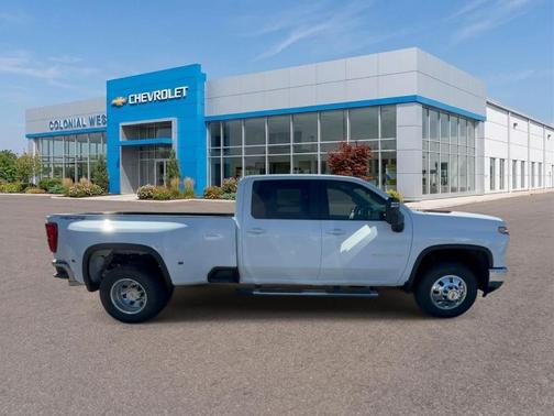 Summit White 2026 Chevrolet Silverado 3500 LT