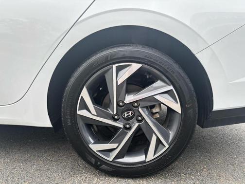 White 2025 Hyundai ELANTRA SEL Sport