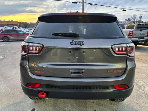 Diamond Black 2024 Jeep Compass Trailhawk