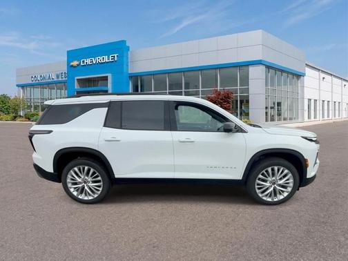 Summit White 2026 Chevrolet Traverse LT
