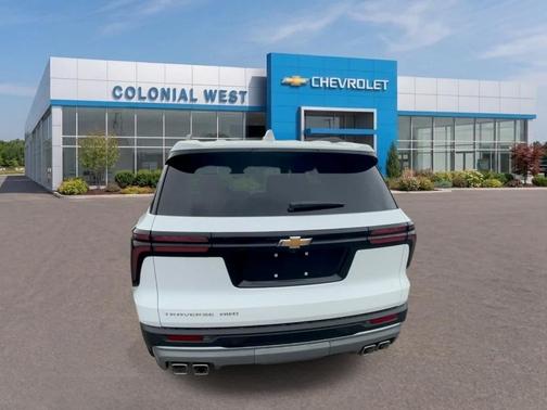 Summit White 2026 Chevrolet Traverse LT