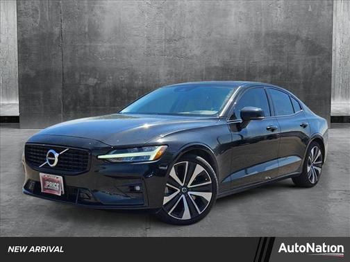 2022 Volvo S60 T5 Momentum