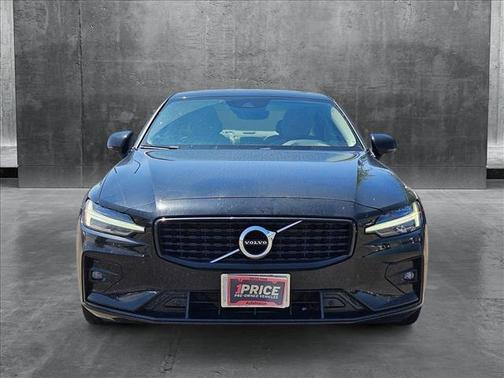 2022 Volvo S60 T5 Momentum