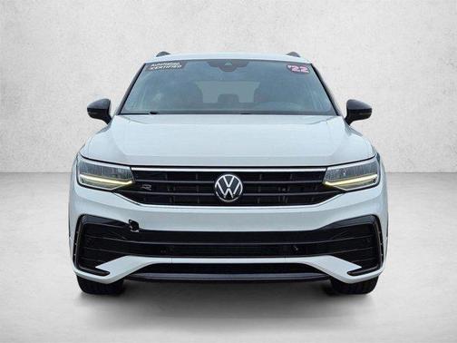Oryx White Pearl 2022 Volkswagen Tiguan 2.0T SE R-Line Black