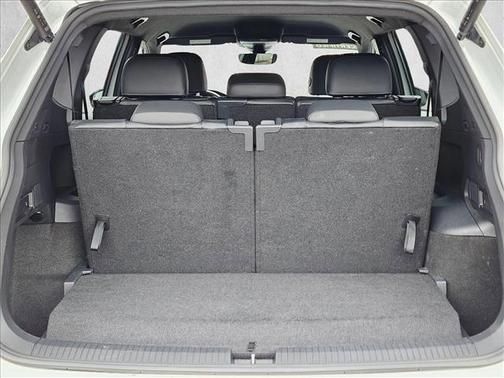 Oryx White Pearl 2022 Volkswagen Tiguan 2.0T SE R-Line Black