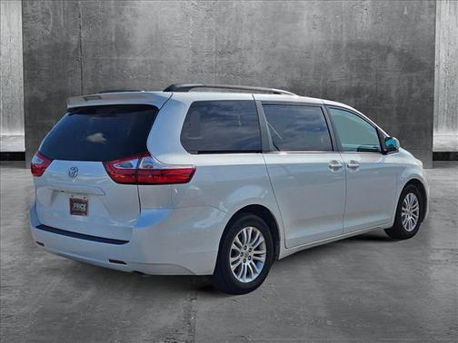 2017 Toyota Sienna XLE