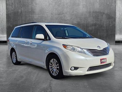 2017 Toyota Sienna XLE