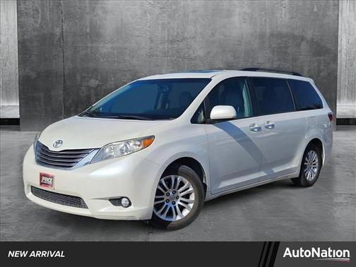 2017 Toyota Sienna XLE