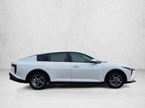 Snow White Pearl 2025 Kia K4 LXS