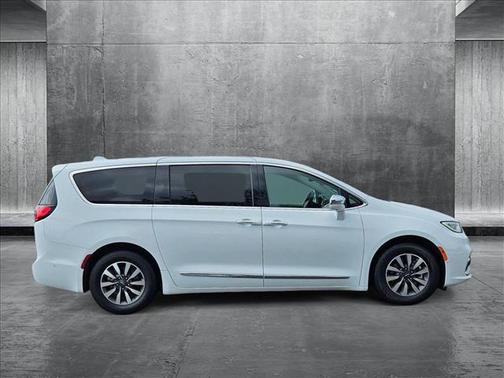 2022 Chrysler Pacifica Hybrid Limited