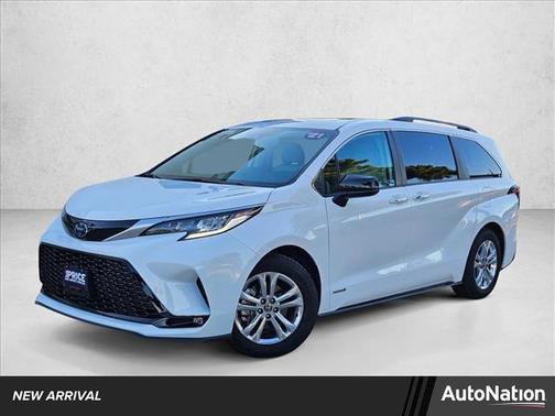 2021 Toyota Sienna XSE 7 Passenger