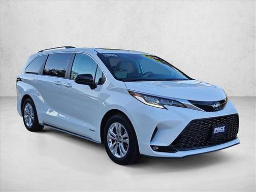 2021 Toyota Sienna XSE 7 Passenger