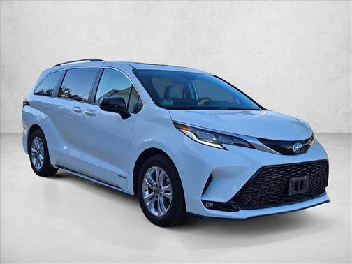 2021 Toyota Sienna XSE 7 Passenger