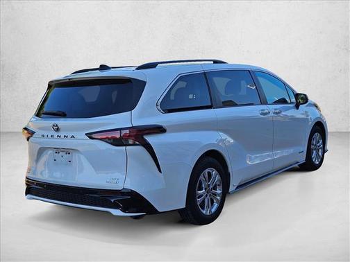 2021 Toyota Sienna XSE 7 Passenger
