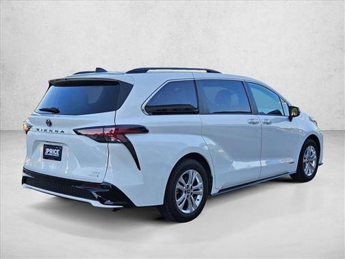 2021 Toyota Sienna XSE 7 Passenger