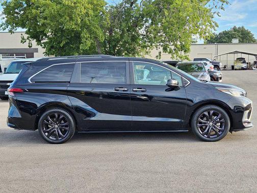 2022 Toyota Sienna XSE 7 Passenger