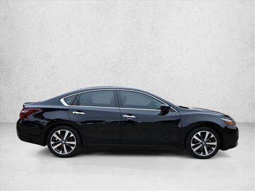 Super Black 2017 Nissan Altima 2.5 SR