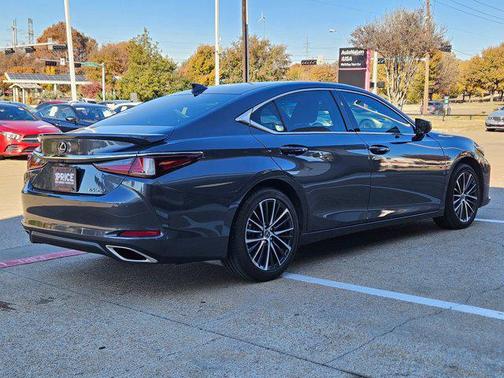 2022 Lexus ES 350 Base