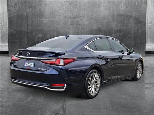 2019 Lexus ES 300h Ultra Luxury