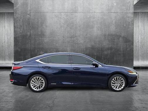 2019 Lexus ES 300h Ultra Luxury