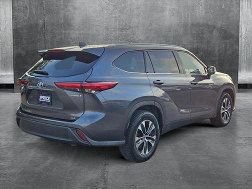 2021 Toyota Highlander Hybrid XLE
