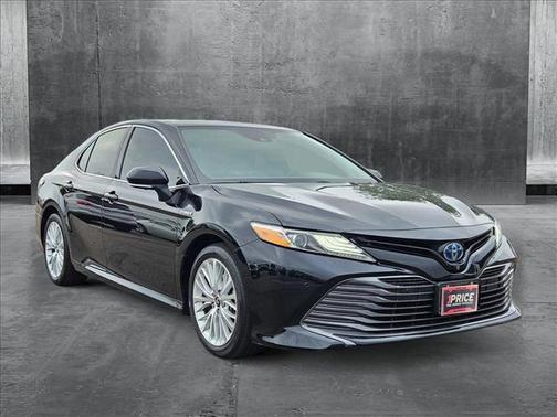 2020 Toyota Camry Hybrid XLE