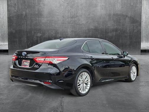 2020 Toyota Camry Hybrid XLE