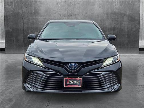 2020 Toyota Camry Hybrid XLE