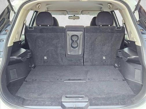 Glacier White 2016 Nissan Rogue SV