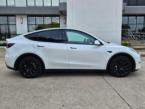 2023 Tesla Model Y Long Range Dual Motor All-Wheel Drive