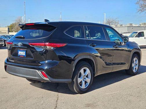 2023 Toyota Highlander LE
