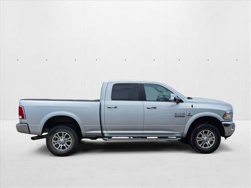 2017 RAM 2500 Laramie Crew Cab 4x4 6'4' Box