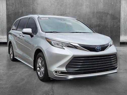 2021 Toyota Sienna XLE 8 Passenger