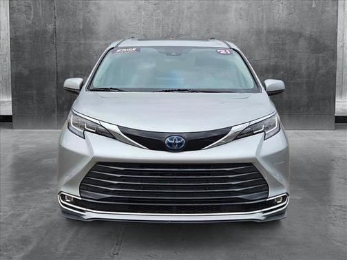 2021 Toyota Sienna XLE 8 Passenger