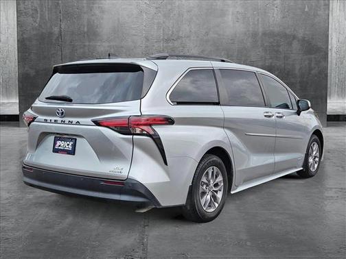 2021 Toyota Sienna XLE 8 Passenger