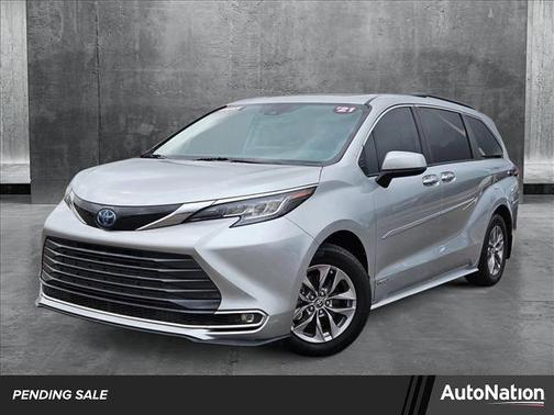 2021 Toyota Sienna XLE 8 Passenger