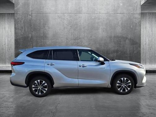 2021 Toyota Highlander Hybrid XLE