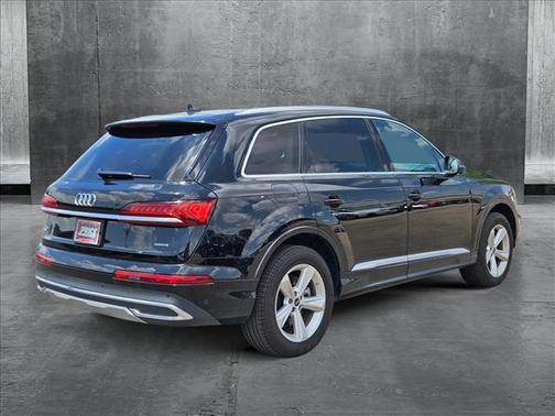 2024 Audi Q7 45 Premium Plus