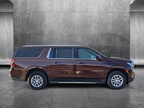 2023 Chevrolet Suburban LT