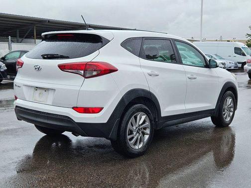 2017 Hyundai TUCSON SE