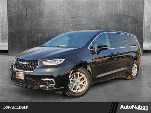 2025 Chrysler Pacifica L