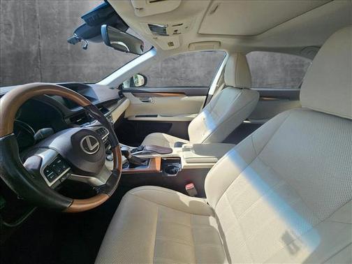 2018 Lexus ES 300h Base
