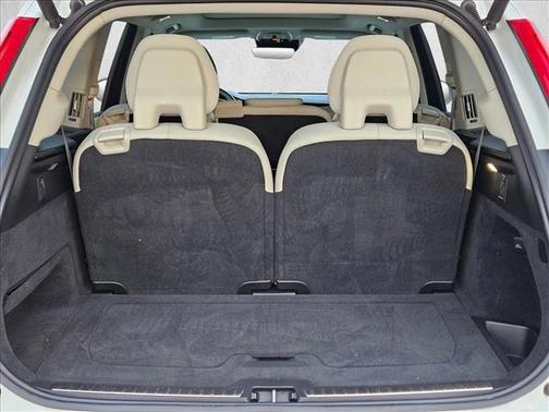 2018 Volvo XC90 T6 Momentum