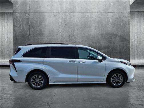 2023 Toyota Sienna XLE 8 Passenger