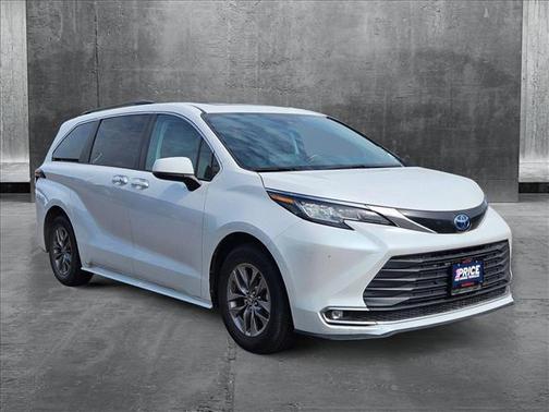 2023 Toyota Sienna XLE 8 Passenger
