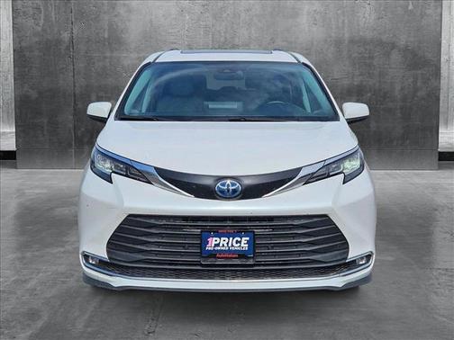 2023 Toyota Sienna XLE 8 Passenger
