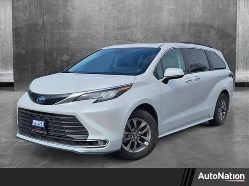 2023 Toyota Sienna XLE 8 Passenger