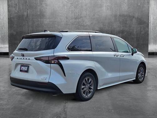 2023 Toyota Sienna XLE 8 Passenger